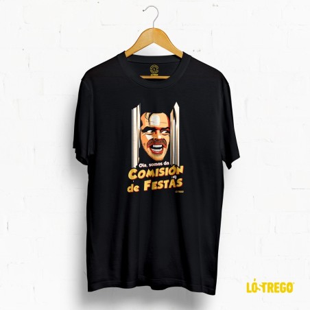 Camiseta negra con diseño de Jack Torrance (El Resplandor) rompiendo la puerta.