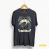 Camiseta gris con diseño del jinete sin cabeza de Sleepy Hollow, calabaza en brazo y frase "A cabeza non para".