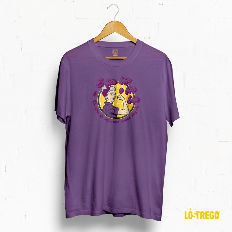 Camiseta lila con deseño 'E fixo ben e fixo ben' con ilustración.