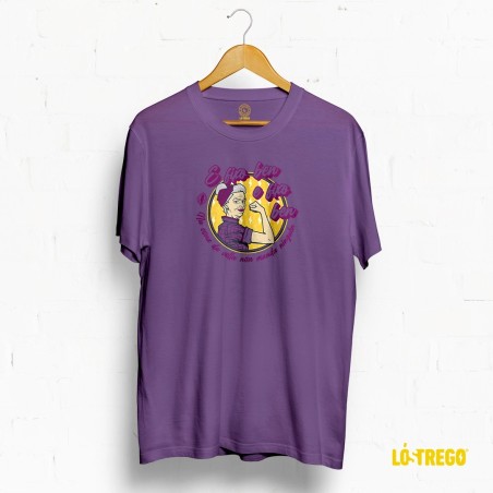 Camiseta lila con deseño 'E fixo ben e fixo ben' con ilustración.