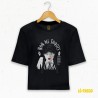 Camiseta de muller de cor negra estampada co deseño "Non me toques naquela cousa" con Wednesday da familia Adams