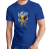 Modelo luciendo camiseta azul con diseño "Lobiño". Un toque de humor gallego para los fans de los superhéroes con garras.