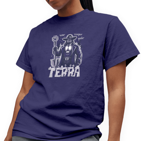 Camiseta de algodón que fusiona la lucha libre y el humor gallego.
