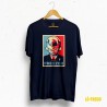 Camiseta azul mariño con deseño "Vota Freezer", unha fusión de política e cultura pop con retranca.