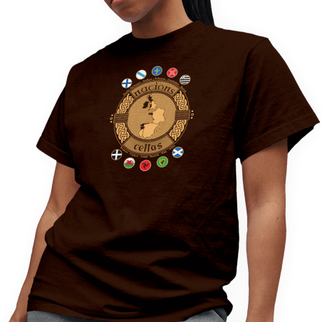 Camiseta marrón con deseño "Nacións Celtas", unha homenaxe visual á identidade celta.